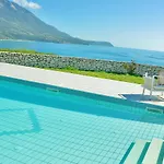 Seafront Kefaloniaprivatevillas * Τραπεζάκι